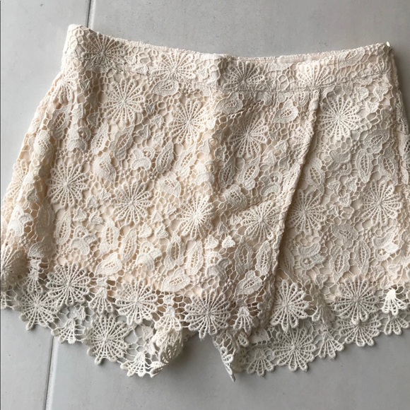 Zara Pants - Zara Basic Ivory Lace Shorts
